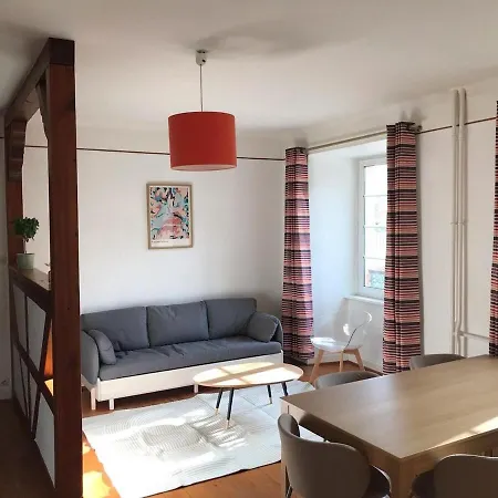 De La Tour In With Parking