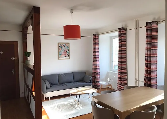 De La Tour In With Parking